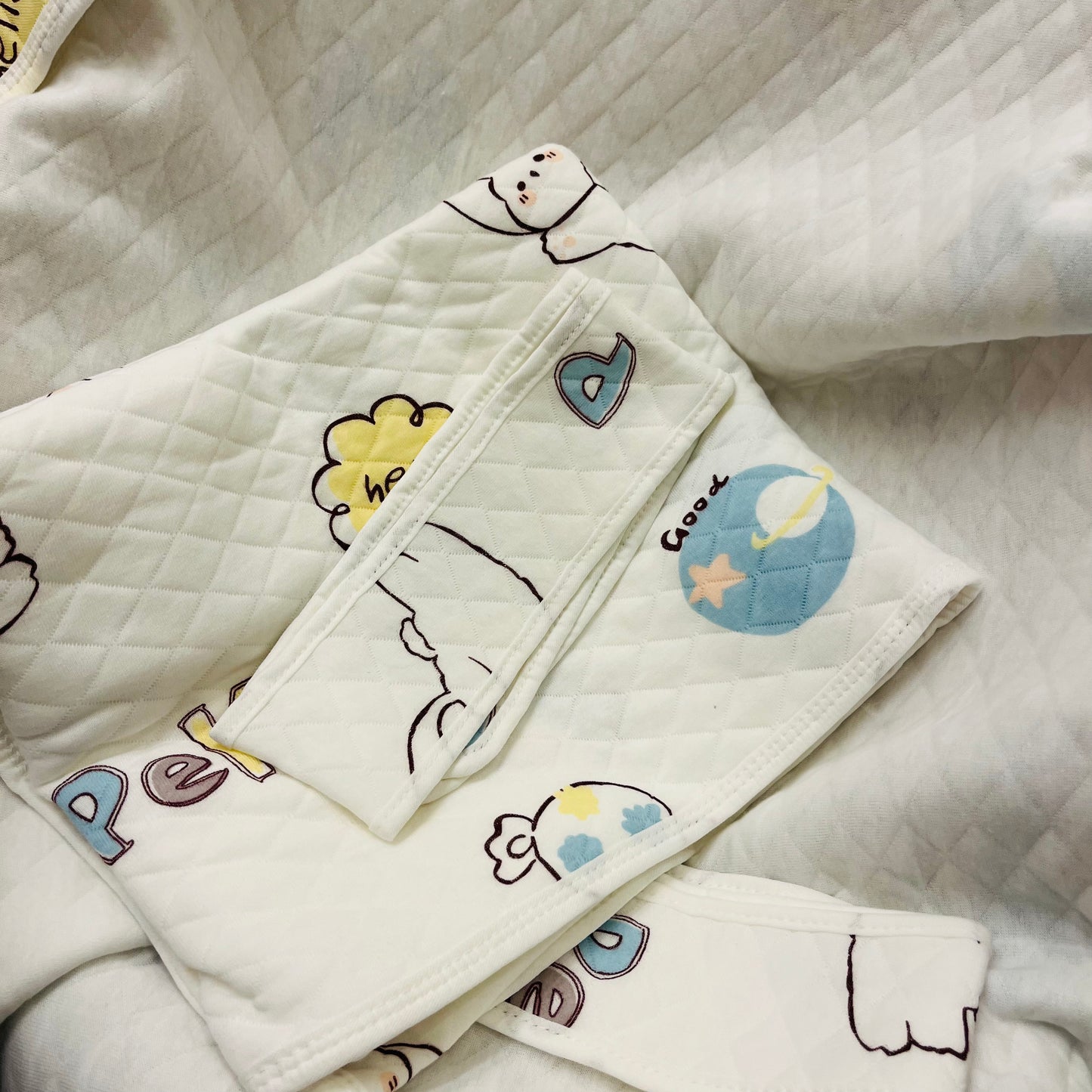Eco - Muslin Cotton Hooded Blanket cum Towel | Cute Hello Words | (0 Months to 30 Months)